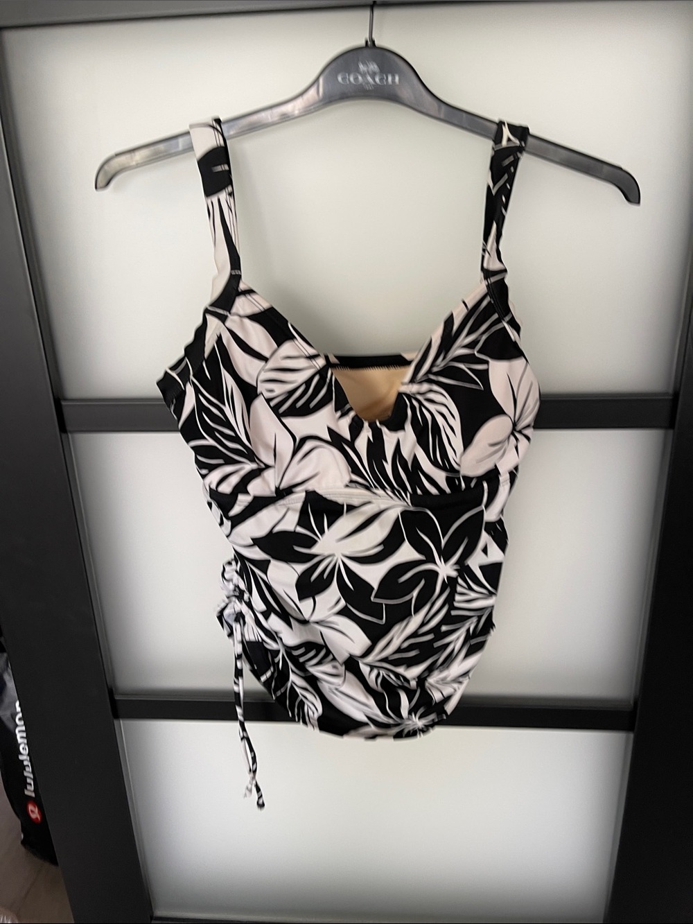 Maxine of Hollywood underwire Black & White Floral Tankini Top -  sz 12